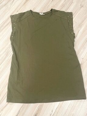 ENTRO Olive Green Studded Shoulder Cap Sleeveless Tee - Size Large